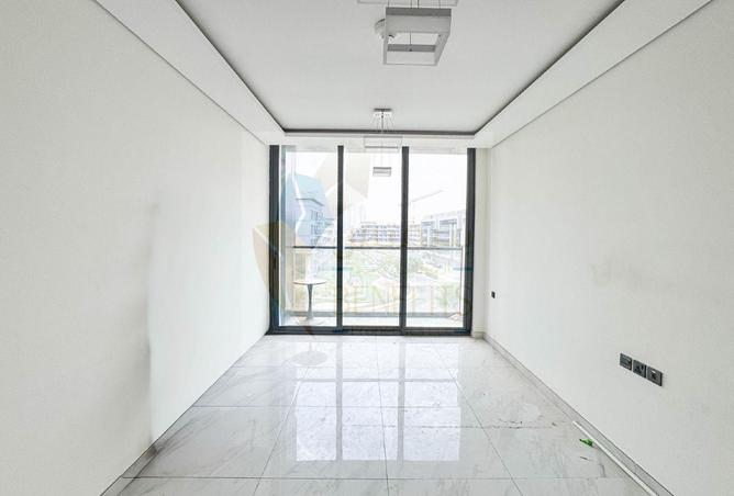 PRIME LOCATION | SEMI FURNISHED | READY TO MOVE photo 3