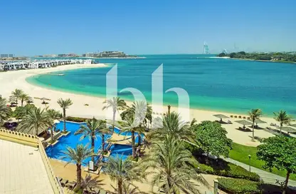 Apartment - 3 Bedrooms - 3 Bathrooms for rent in Al Hatimi - Shoreline Apartments - Palm Jumeirah - Dubai