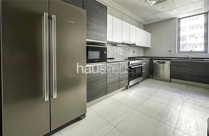 Apartment - 1 - 2 for rent in Bahwan Tower Downtown - Downtown Dubai - Dubai