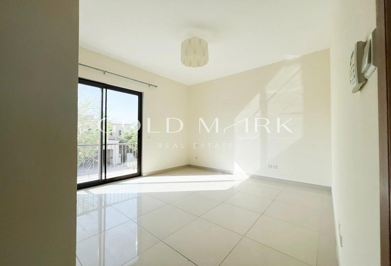 Vacant now | Family room Upstairs | Large plot photo 13