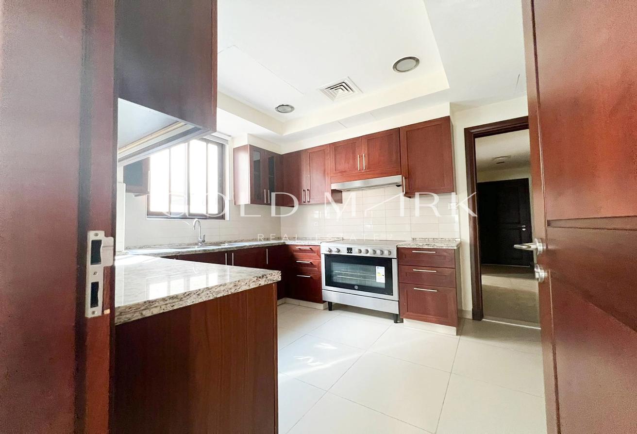 Vacant now | Family room Upstairs | Large plot photo 4