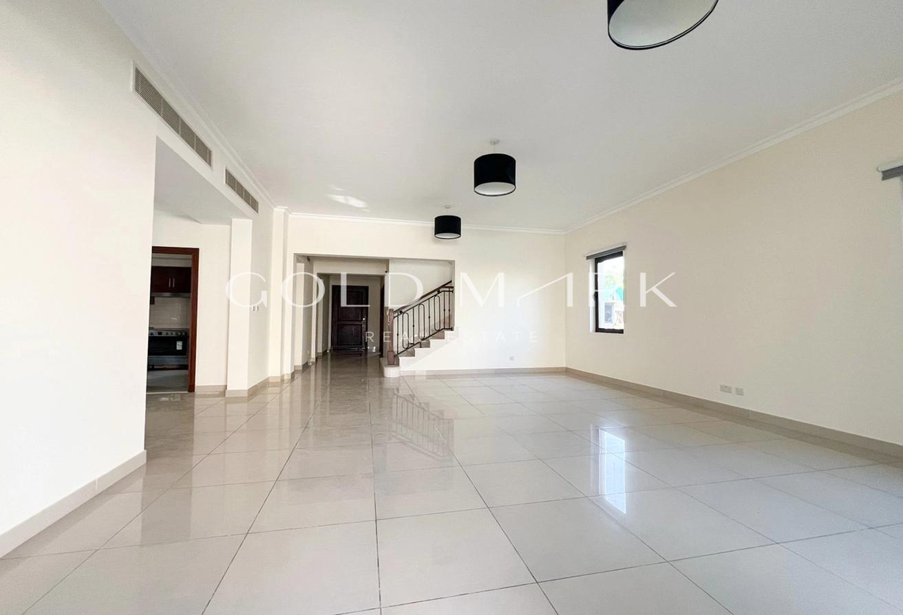 Vacant now | Family room Upstairs | Large plot photo 2