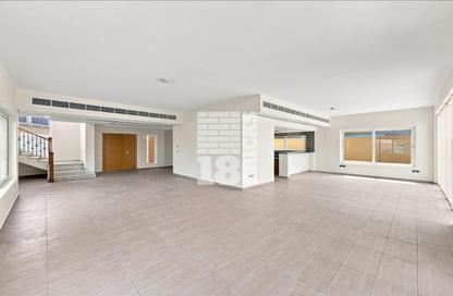 Villa - 4 - 5 for rent in Legacy Nova Villas - District 9 - Jumeirah Park - Dubai
