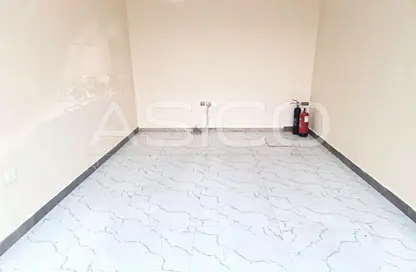 Shop - Studio for rent in Naif - Deira - Dubai