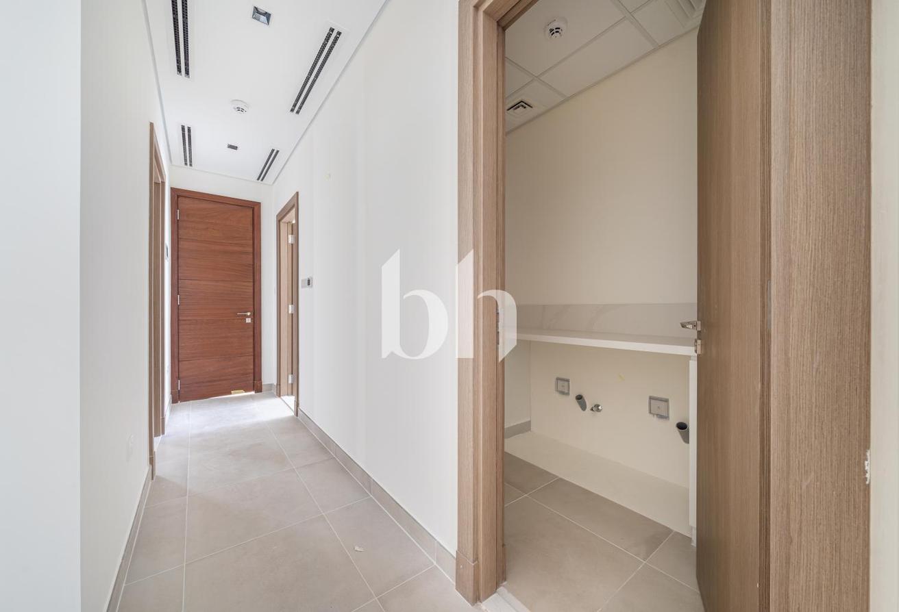 Prime location | Exclusive | Contemporary photo 4