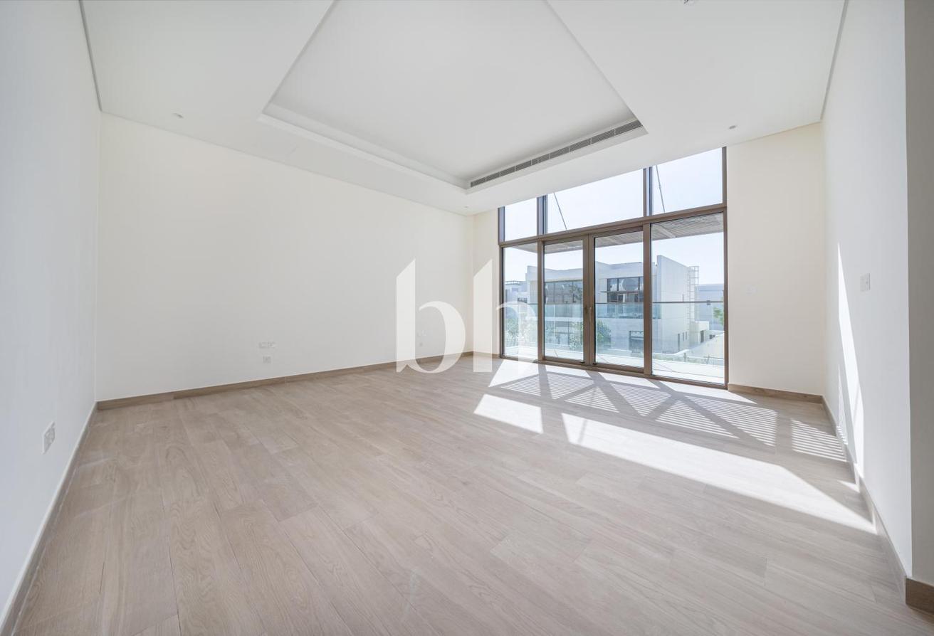 Prime location | Exclusive | Contemporary photo 22