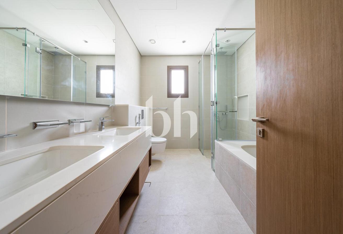 Prime location | Exclusive | Contemporary photo 21