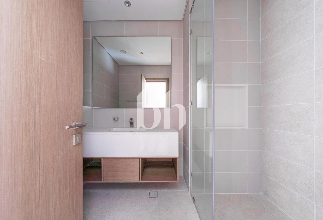 Prime location | Exclusive | Contemporary photo 5