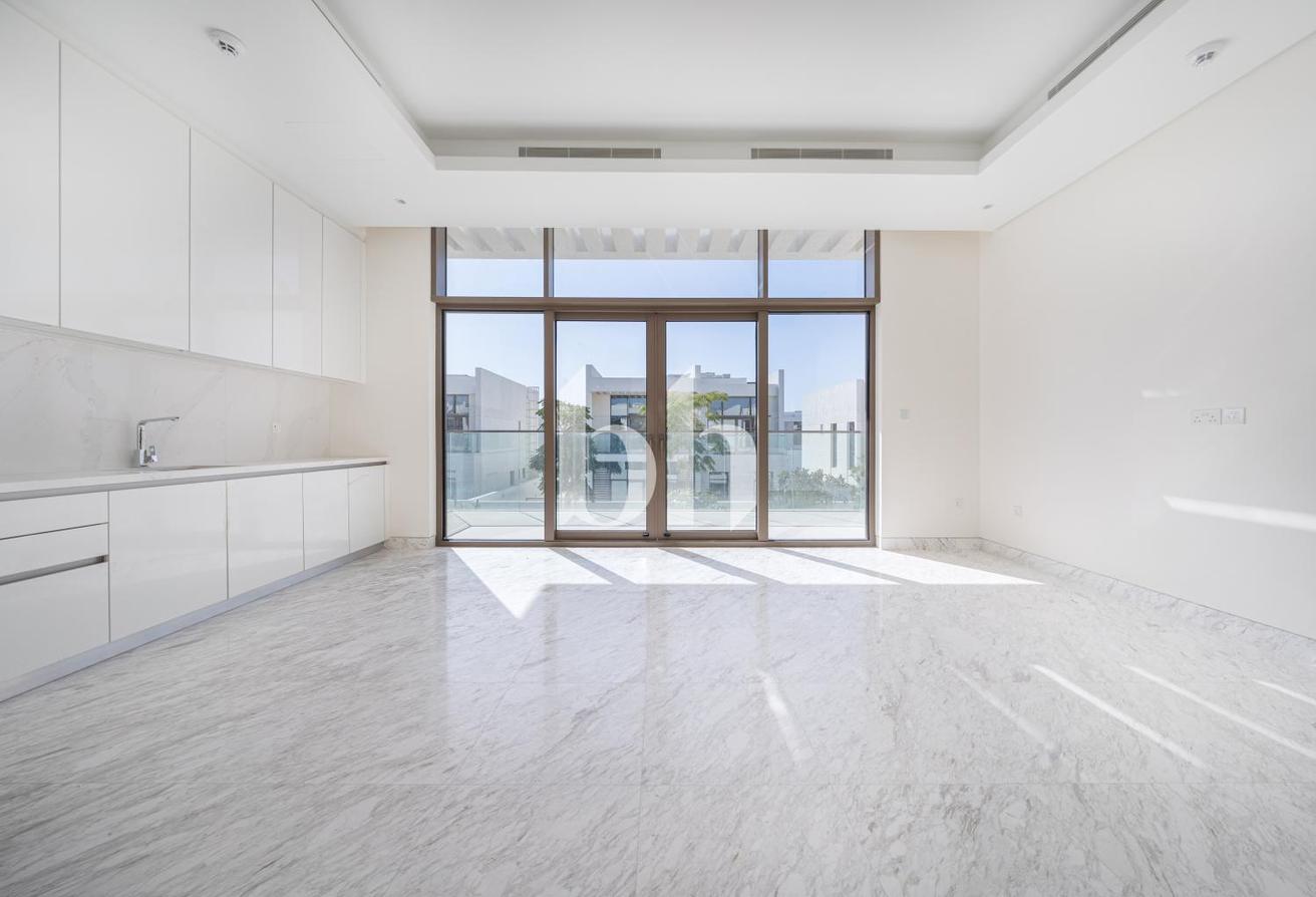 Prime location | Exclusive | Contemporary photo 8