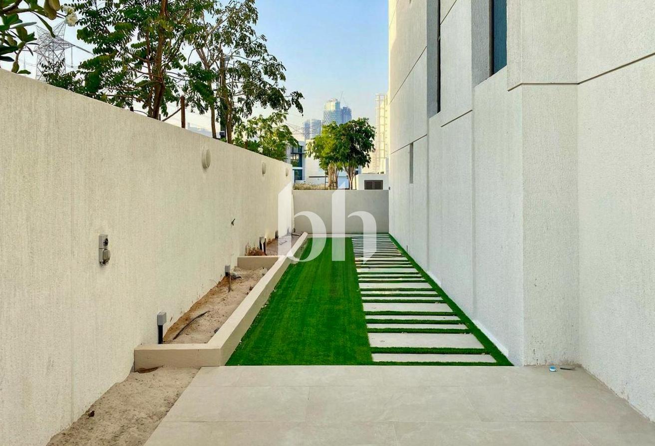 Prime location | Exclusive | Contemporary photo 3