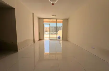 Apartment - 2 Bedrooms - 3 Bathrooms for rent in Muweileh Community - Muwaileh Commercial - Sharjah