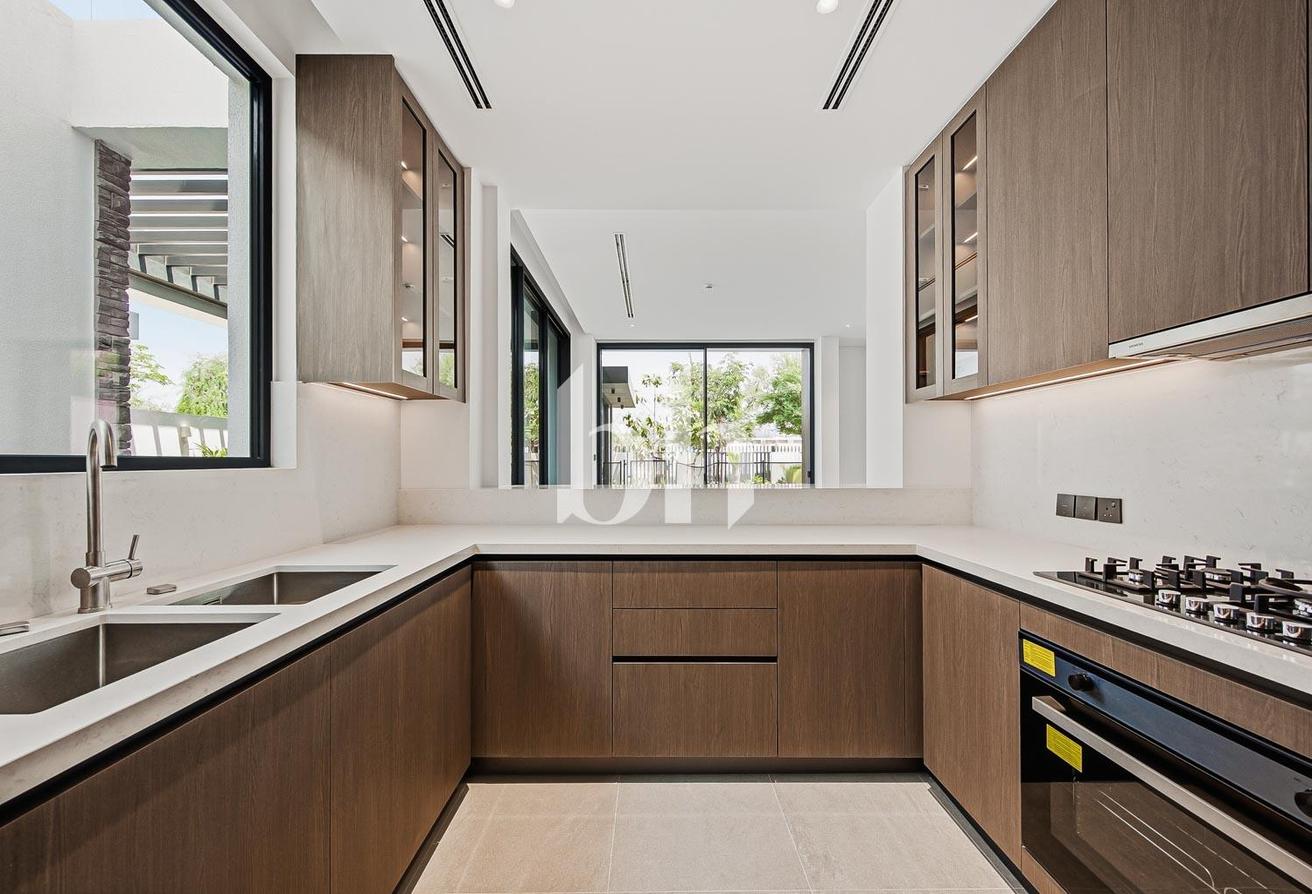 Genuine Listing | Private Garden | Keys in Hand photo 4