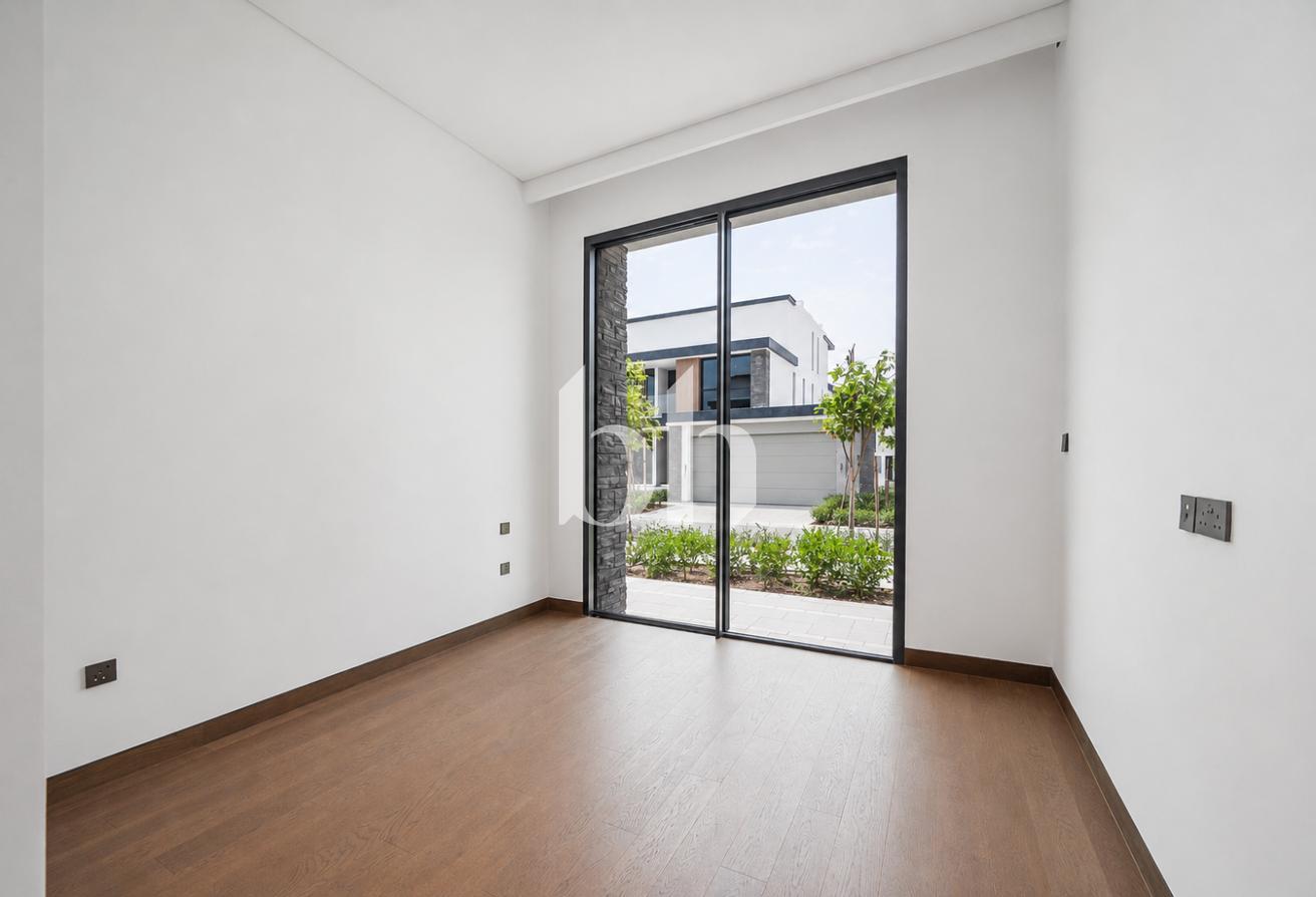 Genuine Listing | Private Garden | Keys in Hand photo 7