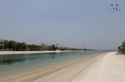 Villa - 5 Bedrooms - 6 Bathrooms for sale in Garden Homes Frond D - Garden Homes - Palm Jumeirah - Dubai
