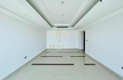 Apartment - 3 Bedrooms - 4 Bathrooms for rent in Wave tower - Corniche Road - Abu Dhabi
