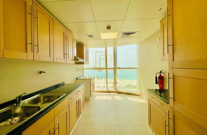 Apartment - 3 Bedrooms - 4 Bathrooms for rent in Wave tower - Corniche Road - Abu Dhabi