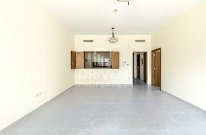 Apartment - 1 - 1 for rent in Sherina Plaza 1 - Corniche Deira - Deira - Dubai