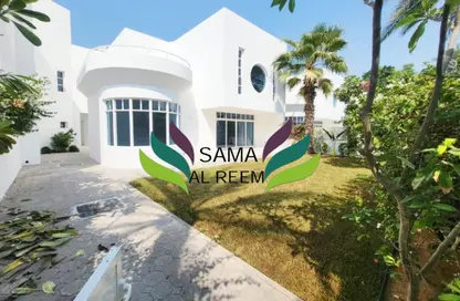 Villa - 4 Bedrooms - 4 Bathrooms for rent in Jumeirah 1 Villas - Jumeirah 1 - Jumeirah - Dubai