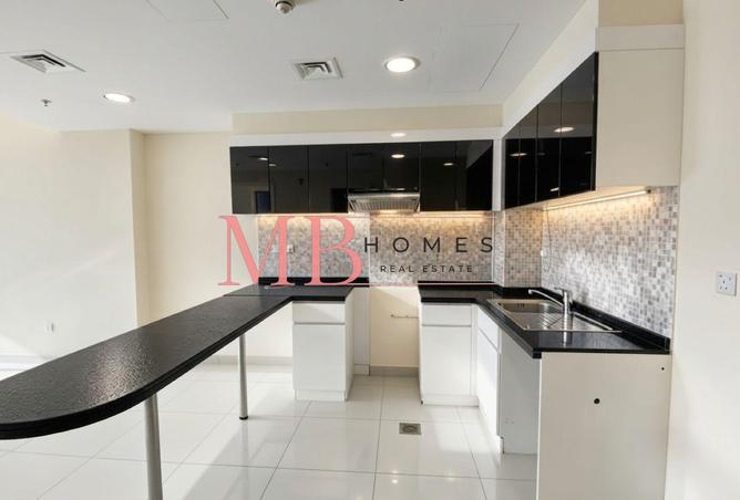STUNNING POOL VIEW | PRIME BUSINESS LOCATION photo 3