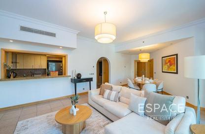 Apartment - 2 Bedrooms - 3 Bathrooms for rent in Al Nabat - Shoreline Apartments - Palm Jumeirah - Dubai