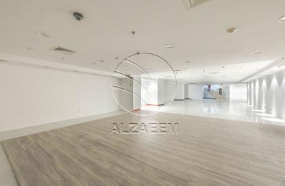 Show Room - Studio - 1 Bathroom for rent in Hamdan Street - Abu Dhabi