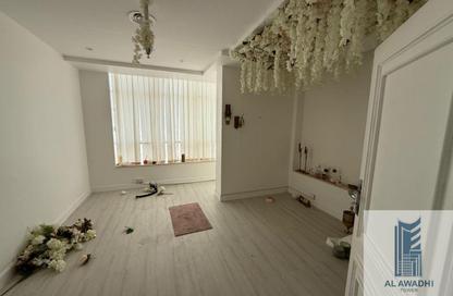 Office Space - 6 Bedrooms - 1 Bathroom for rent in Al Awadhi Tower - Sheikh Hamad Bin Abdullah St. - Fujairah