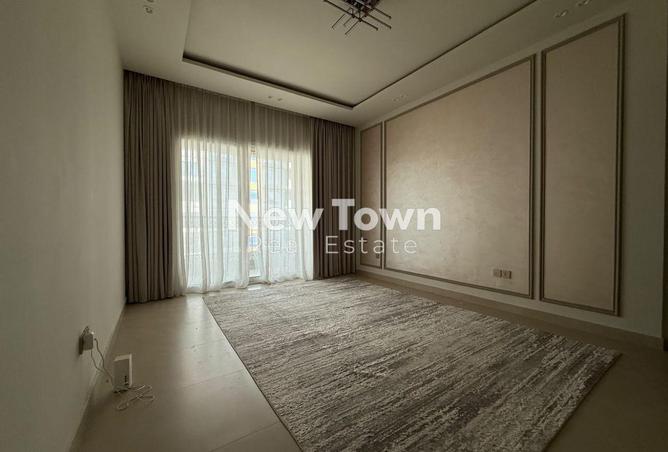 Upgraded | Vacant | Spacious 1BR | Unfurnished photo 2