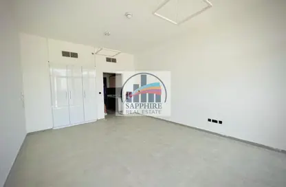 شقة - 1 حمام للايجار في في2 - مدينة دبي الرياضية - دبي