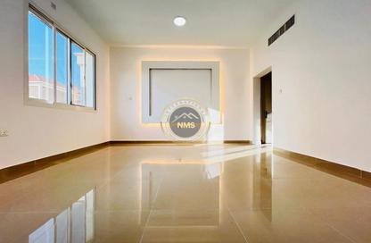 Apartment - Studio - 1 for rent in Al Mushrif Villas - Al Mushrif - Abu Dhabi