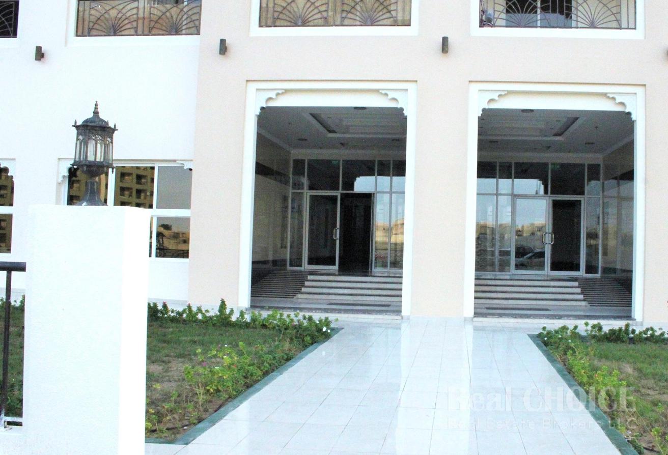 Vacant |Spacious |Prime Location |modern Amenities photo 16