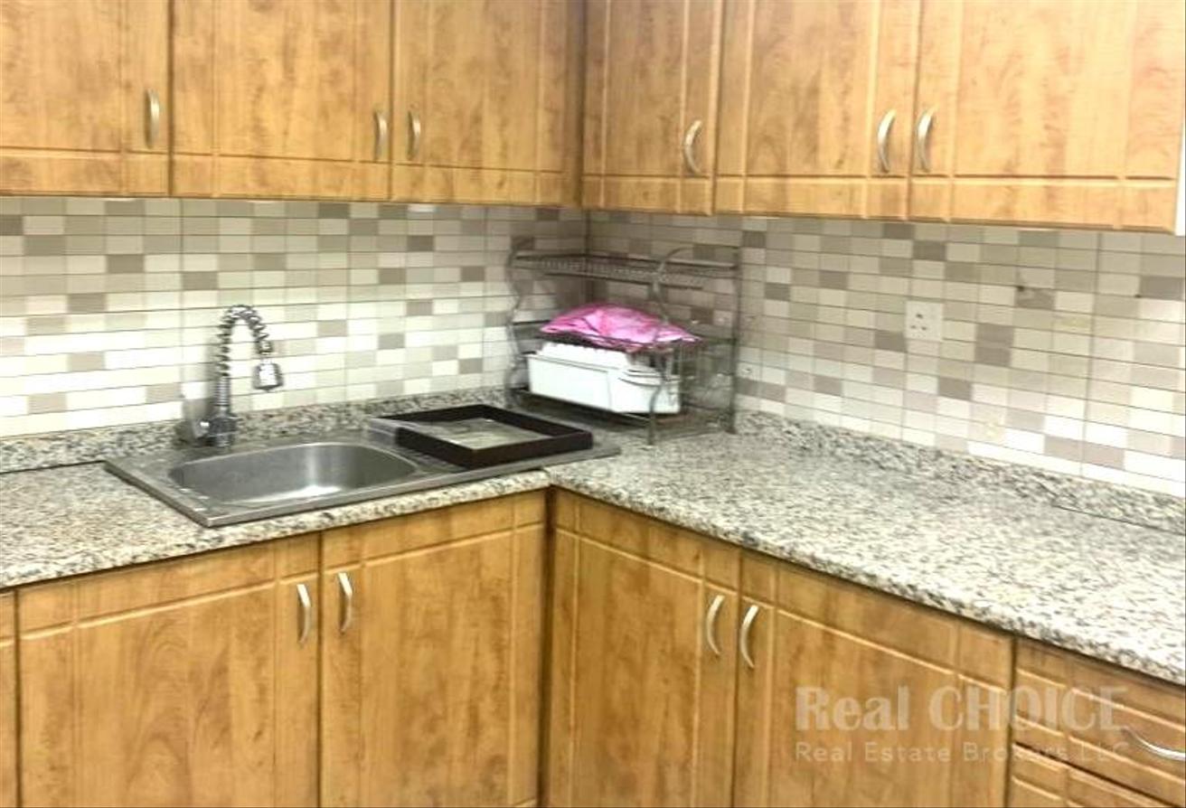 Vacant |Spacious |Prime Location |modern Amenities photo 7
