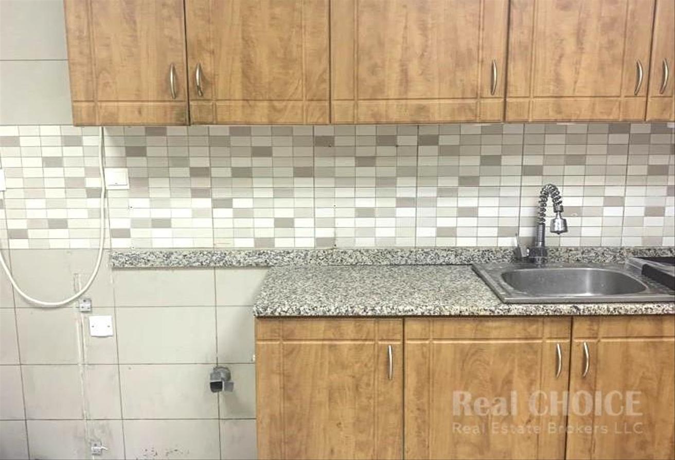Vacant |Spacious |Prime Location |modern Amenities photo 6