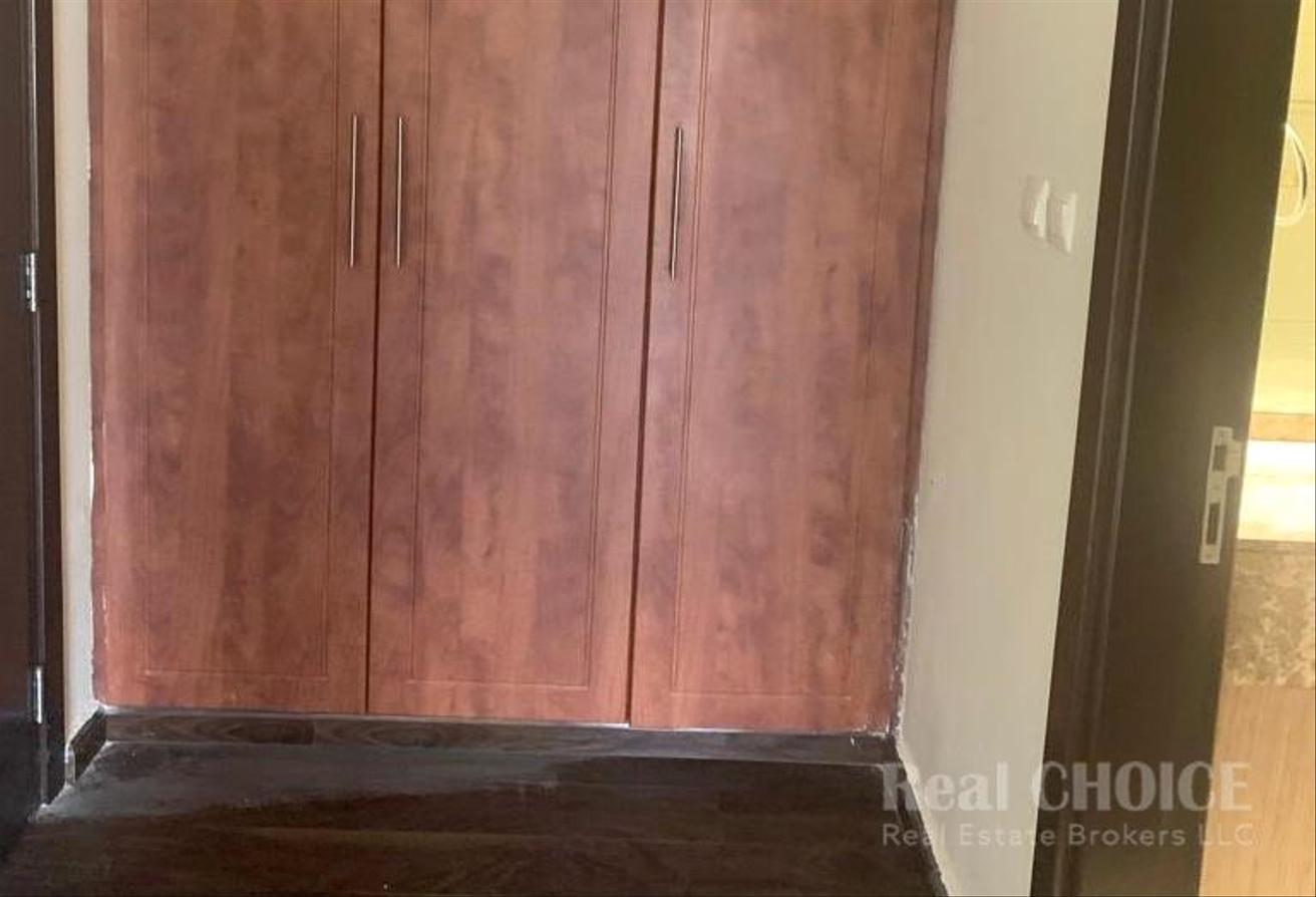 Vacant |Spacious |Prime Location |modern Amenities photo 10