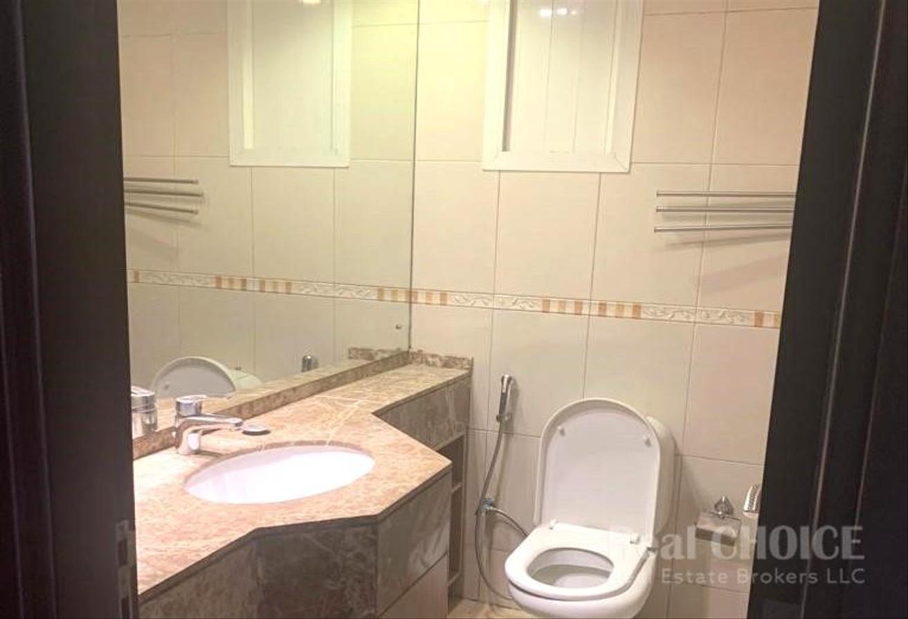 Vacant |Spacious |Prime Location |modern Amenities photo 9