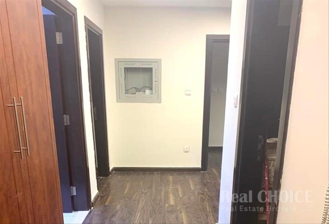 Vacant |Spacious |Prime Location |modern Amenities photo 5