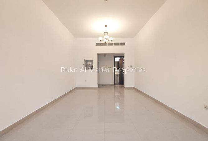 2BHK FAMILY FRIENDLY BUILDING POND PARK SIDE PARKI