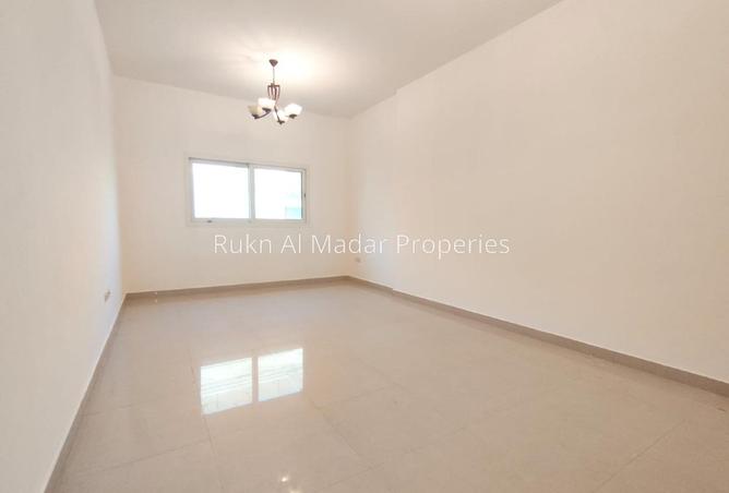 2BHK FAMILY FRIENDLY BUILDING POND PARK SIDE PARKI photo 3