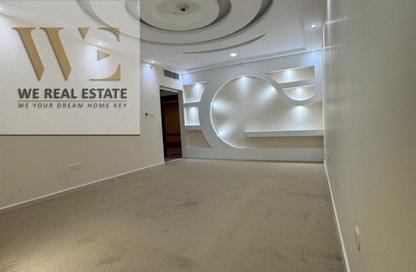 شقة - غرفة نوم - 2 حمامات للبيع في أورينت تاور 1 - أورينت تاور - البستان - عجمان