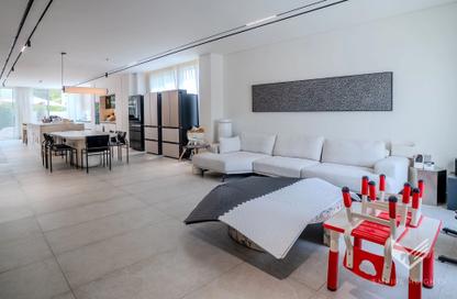 Villa - 5 Bedrooms - 6 Bathrooms for sale in Meadows 9 - Meadows - Dubai