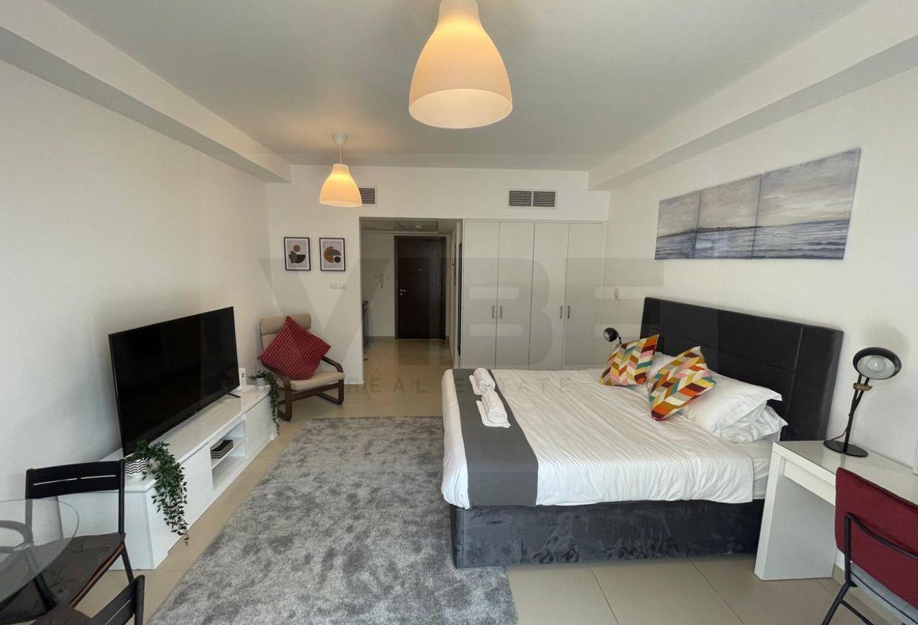 Furnished Studio – High Floor