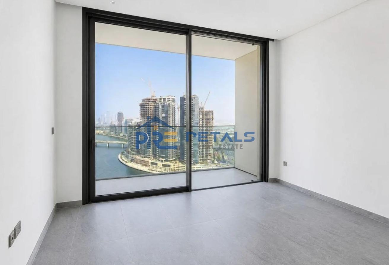 Full Canal And Burj Khalifa View 3BR+M High Floor photo 15