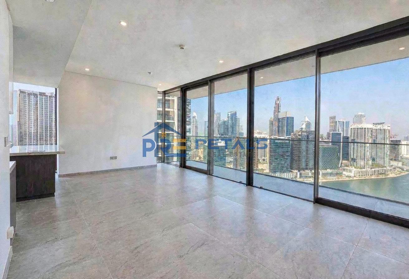 Full Canal And Burj Khalifa View 3BR+M High Floor photo 10