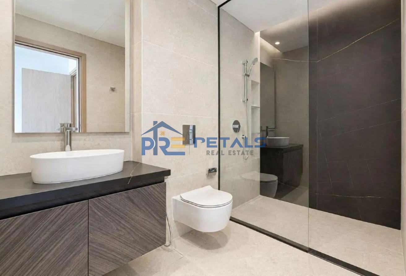 Full Canal And Burj Khalifa View 3BR+M High Floor photo 5