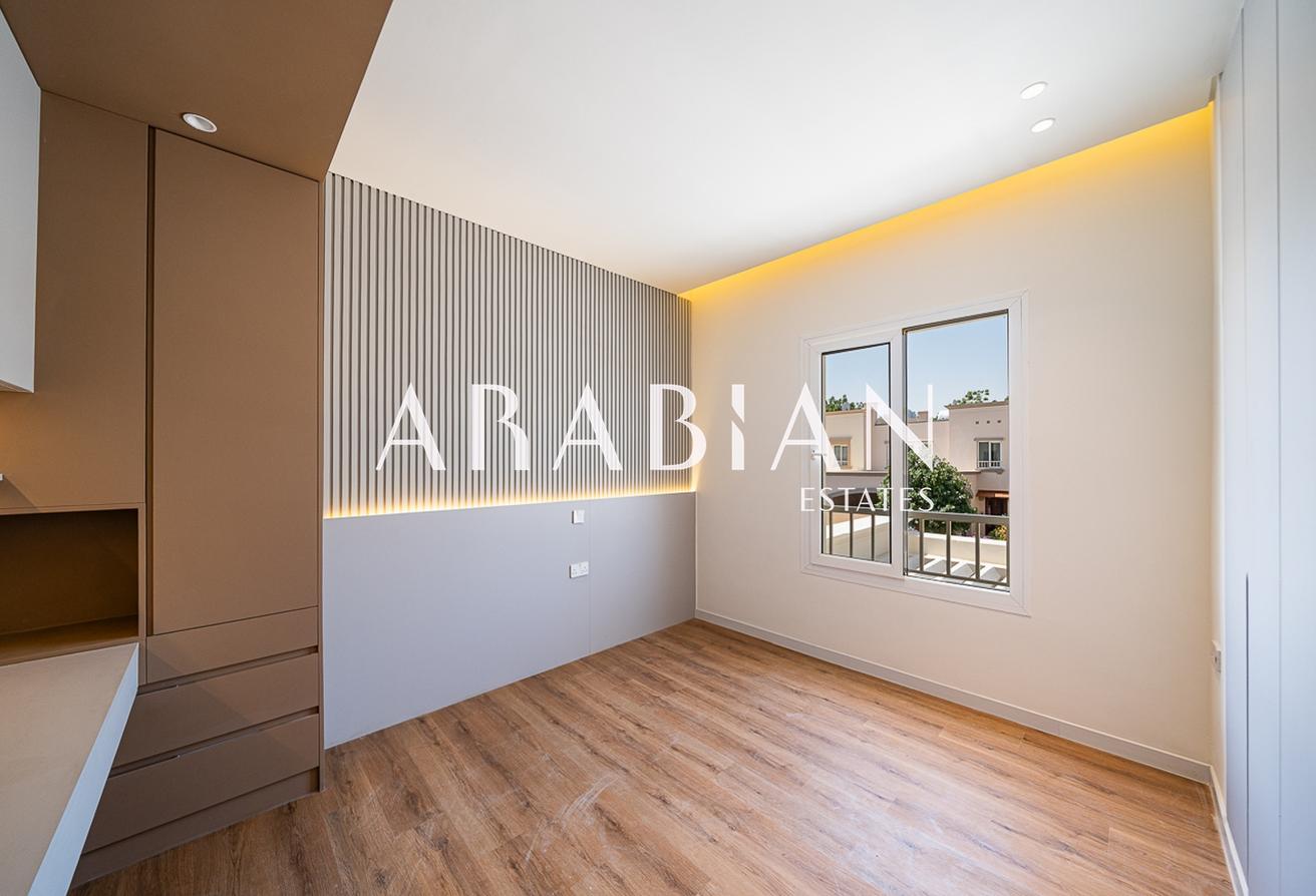 Fully Renovated | Private Pool | Ready now | 4 Bed photo 12