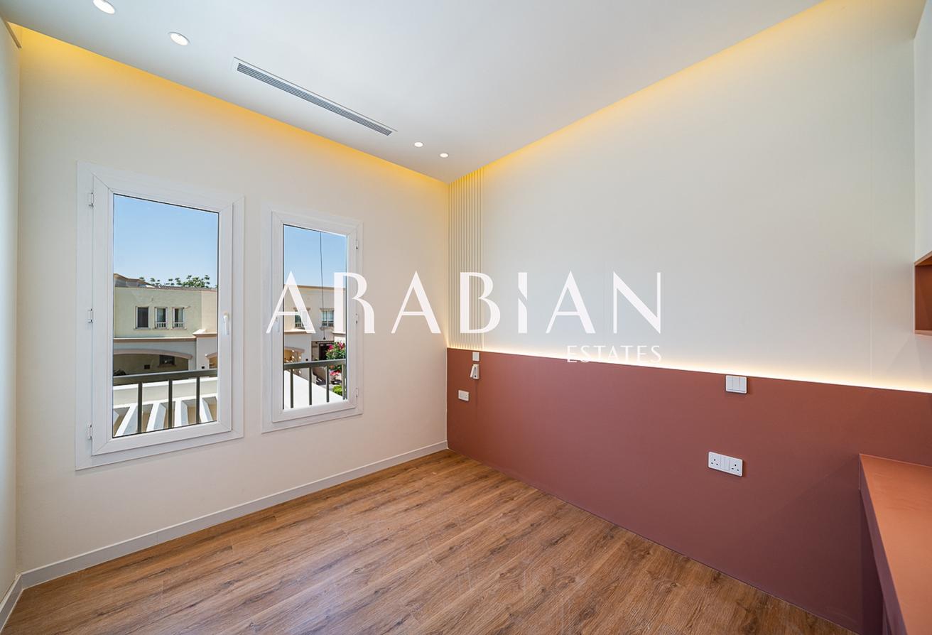 Fully Renovated | Private Pool | Ready now | 4 Bed photo 11