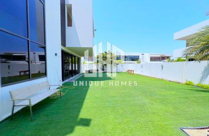 Villa - 5 Bedrooms - 6 Bathrooms for sale in West Yas - Yas Island - Abu Dhabi
