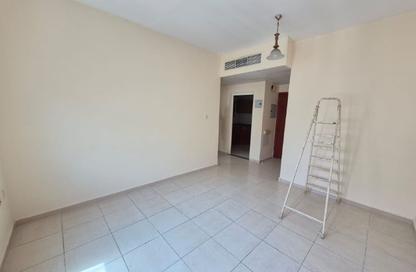 Apartment - 1 - 1 for rent in Fire Station Road - Muwaileh - Sharjah