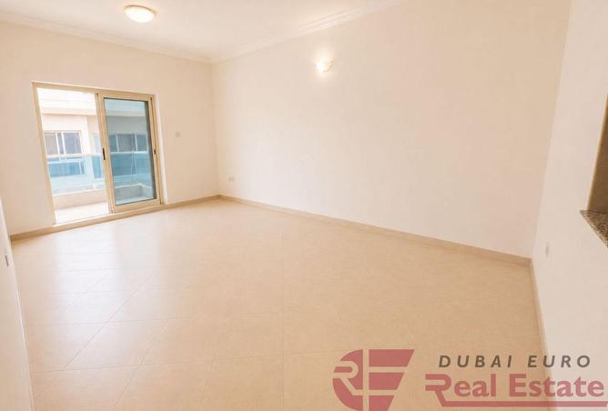 Elegant 2BHK : Family Building : 1 PARKING photo 2