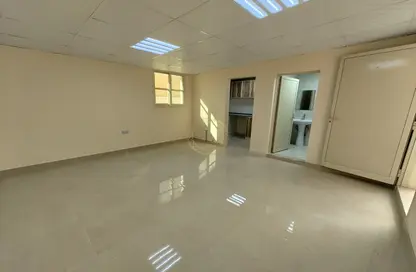 شقة - 1 حمام للايجار في حي القلعة - الجهلي - العين