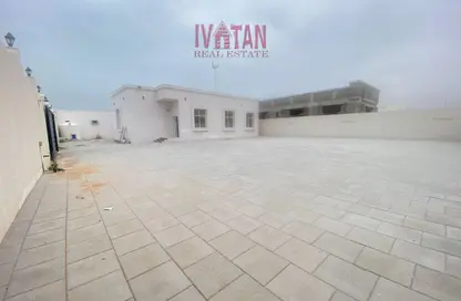 فيلا - 3 غرف نوم - 4 حمامات للايجار في الرفاع - رأس الخيمة